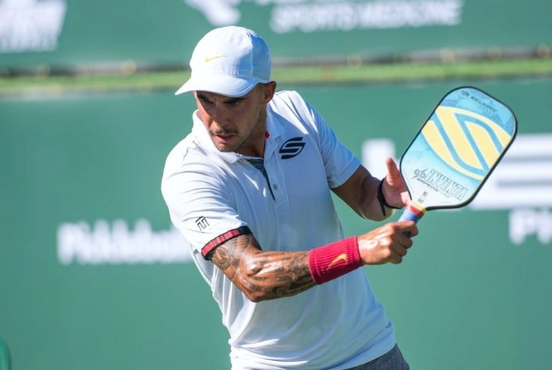 Nhận biết vợt pickleball thật và giả qua đặc điểm bên ngoài