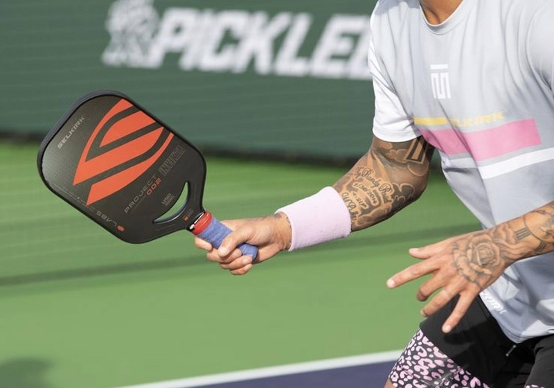 Kiểm tra kỹ tem và mã code vợt pickleball trước khi mua