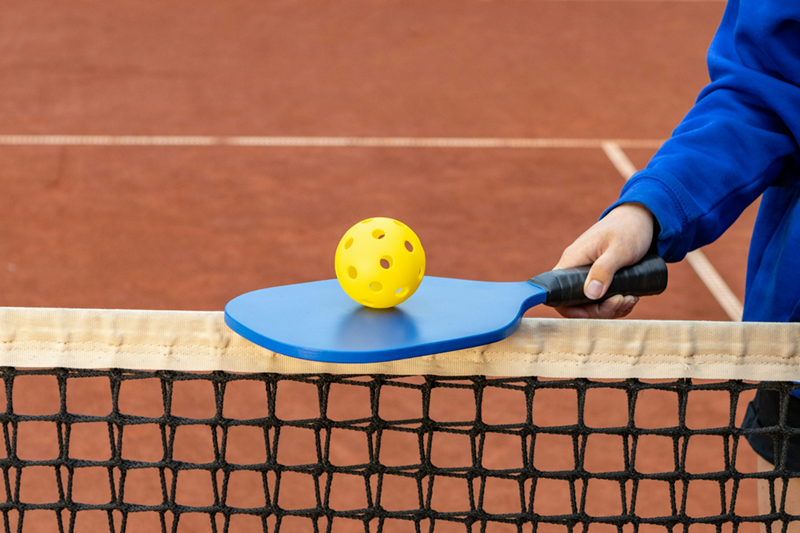 Kiểm tra kỹ chất lượng vợt pickleball trước khi mua